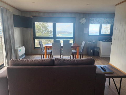 Mount Rumney Escapes - 5 Seaview Kangaroo House - Accommodation Georgetown 2
