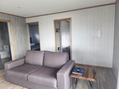 Mount Rumney Escapes - 5 Seaview Kangaroo House - Accommodation Georgetown 3