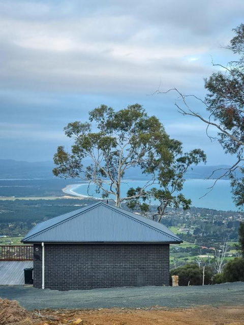 Mount Rumney Escapes - 5 Seaview Kangaroo House - Accommodation Georgetown 0