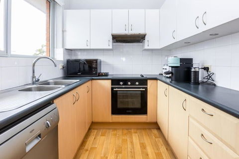 Mosman Views, 2bed, Parking, 15min Walk To Beach - Accommodation Georgetown 2