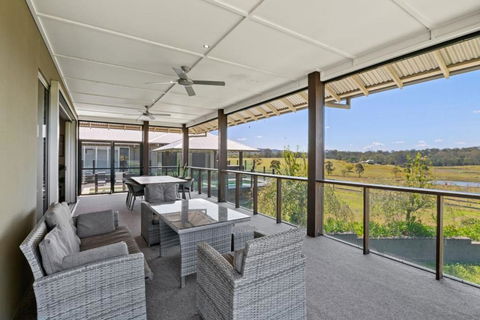 Mountain Majesty With Poolside Relaxing Getaway - Accommodation Georgetown 1