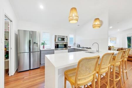 Mudjimba Beach Haven - 2 Min Walk To Water - Accommodation Georgetown 3