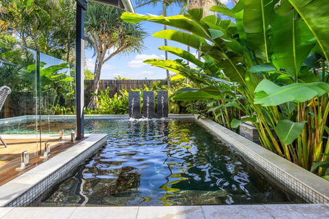 Mudjimba Escape-pet Friendly, Luxury Villa W/ Pool - Accommodation Georgetown 2