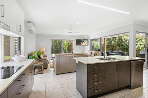 Mudjimba Retreat- Peaceful Luxury - Accommodation Georgetown 1