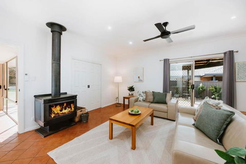 Mulberry On Melton - A Charming Poolside Cottage - Accommodation Georgetown 2