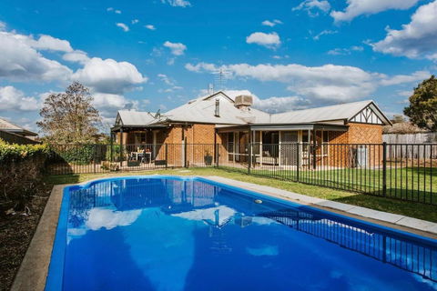 Mulberry On Melton - A Charming Poolside Cottage - Accommodation Georgetown 1