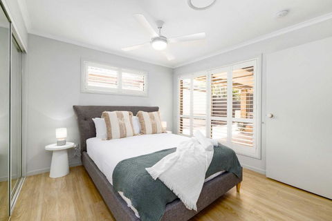 NEW 3BR Serene Creekside Retreat In Helensvale - Accommodation Georgetown 1