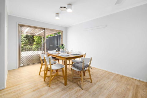 NEW 3BR Serene Creekside Retreat In Helensvale - Accommodation Georgetown 3