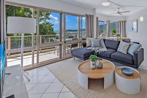 NEW! Gorgeous 2BR Apartment With Stunning Ocean Views! - Accommodation Georgetown 0