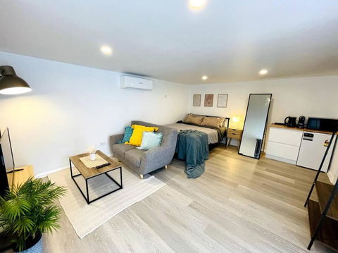 Newly Renovated Contemporary Private Studio Near Hobart CBD And Airport - Accommodation Georgetown 0