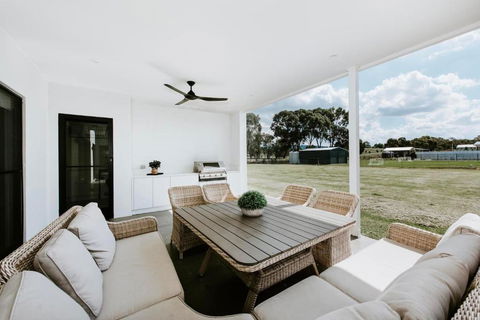 Mudgee Haven - Stunning Terra Modern Design - Accommodation Georgetown 0