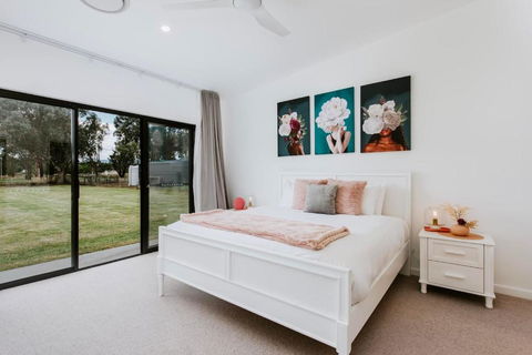 Mudgee Haven - Stunning Terra Modern Design - Accommodation Georgetown 3