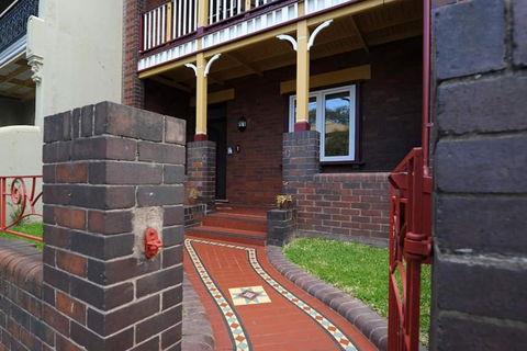 Newtown Vibes With Pool & Parking - Accommodation Georgetown 3