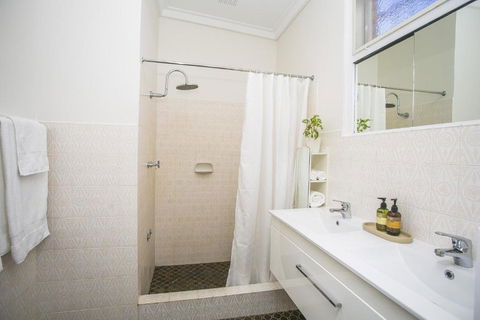 NOR214 - Northstead Coastal Charm - Accommodation Georgetown 3