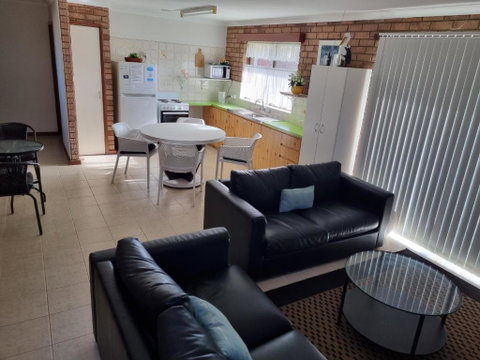 Ocean Beach Chalet 16 - Accommodation Georgetown 2