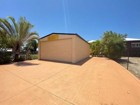 Ocean Shores UP - Burrum Heads- Riverfront - Pool -2BR - Accommodation Georgetown 3