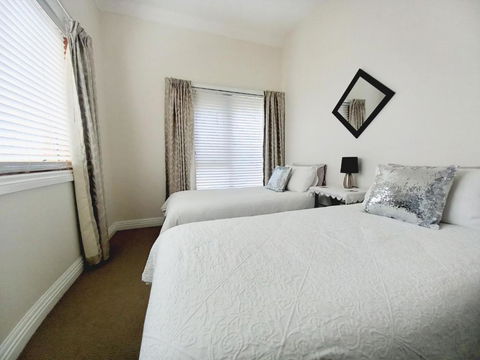 Ocean Aspect And Central To CBD - CoSheirm Apartments On Merri - Accommodation Georgetown 3