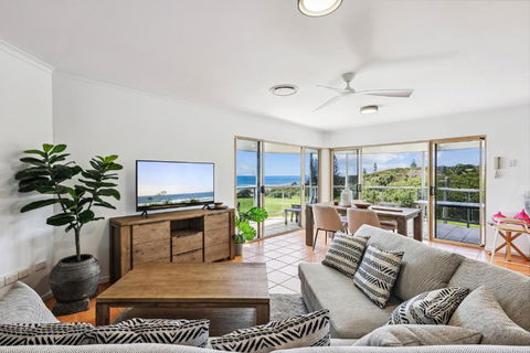 Oceanside Apartment With Views Of Yaroomba Beach - Accommodation Georgetown 1