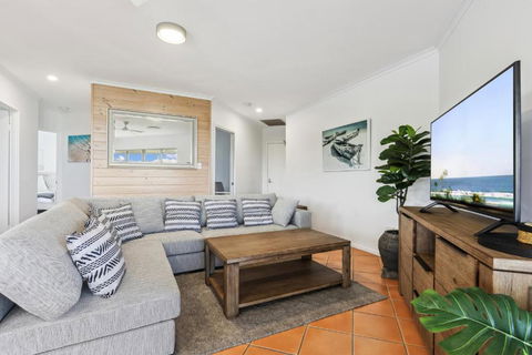 Oceanside Apartment With Views Of Yaroomba Beach - Accommodation Georgetown 2