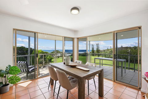 Oceanside Apartment With Views Of Yaroomba Beach - Accommodation Georgetown 3