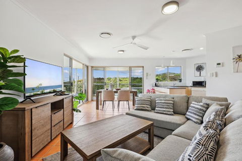 Oceanside Apartment With Views Of Yaroomba Beach - Accommodation Georgetown 0