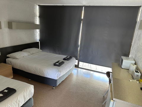 Overlander Hotel - Accommodation Georgetown 1