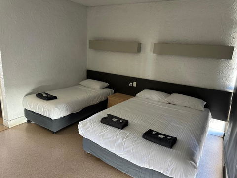 Overlander Hotel - Accommodation Georgetown 2