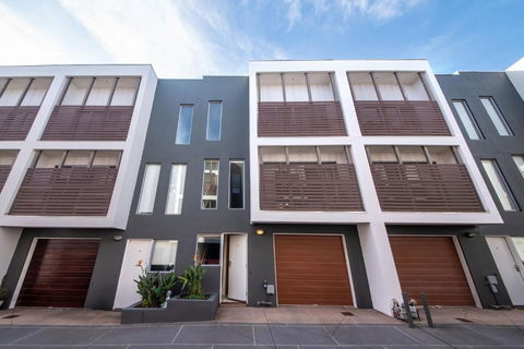 Page Seven By Property Mums - Accommodation Georgetown 3