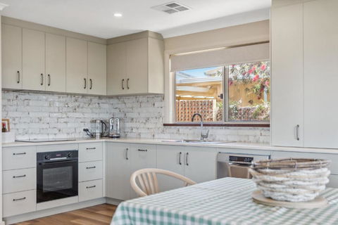 Panoramic Scenic Views Of Preston Beach - Delightful Family Holiday Home - Accommodation Georgetown 3