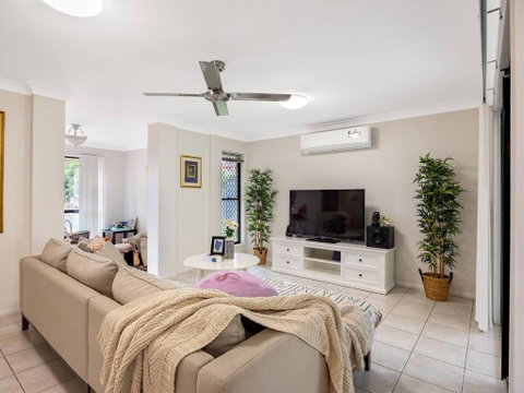 Peaceful Family Entertained House At Parkinson - Accommodation Georgetown 0