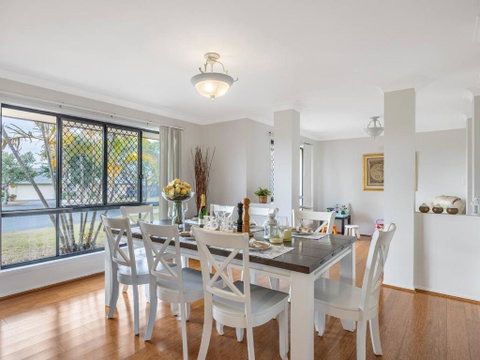 Peaceful Family Entertained House At Parkinson - Accommodation Georgetown 1