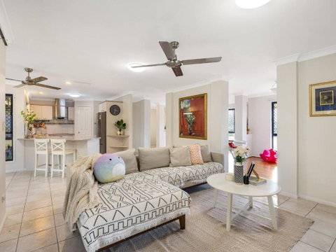 Peaceful Family Entertained House At Parkinson - Accommodation Georgetown 2