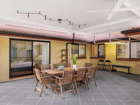 Peaceful Family Entertained House At Parkinson - Accommodation Georgetown 3