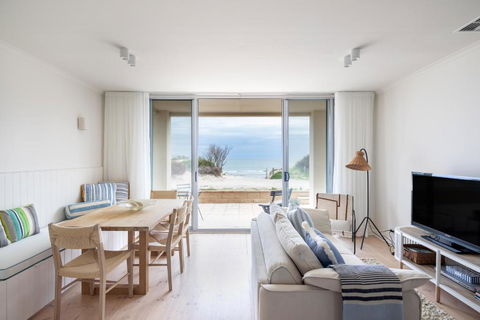 Pearl, Designer Beachfront Retreat, Semaphore Park - Accommodation Georgetown 3