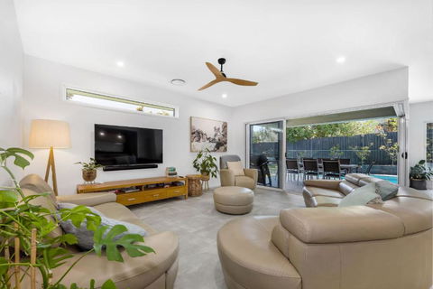 Pet Friendly Holiday Home With Pool On Alex - Accommodation Georgetown 2