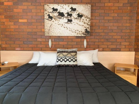 Peter Allen Motor Inn - Accommodation Georgetown 2