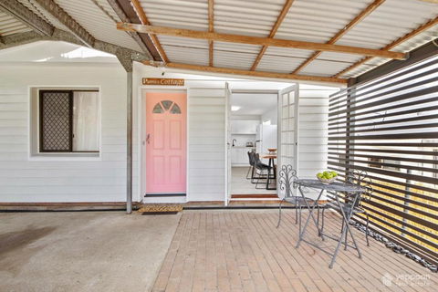 Poppies Cottage - Cooee Bay Beachside Retreat - Accommodation Georgetown 3