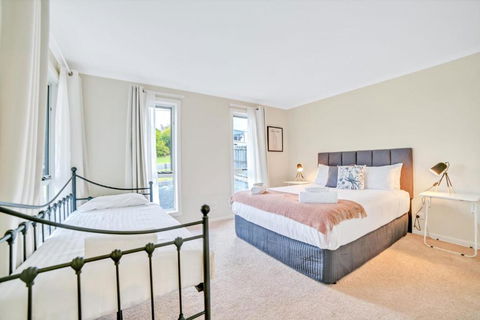 Port View Escape - Accommodation Georgetown 3