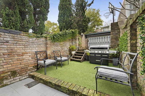 Pet Friendly Paddo Terrace - Accommodation Georgetown 3