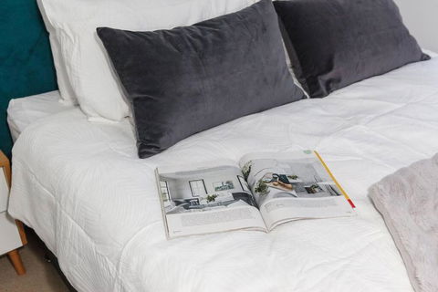 Premium Albert Park Grand Prix Apartment By Ready Set Host - Accommodation Georgetown 1