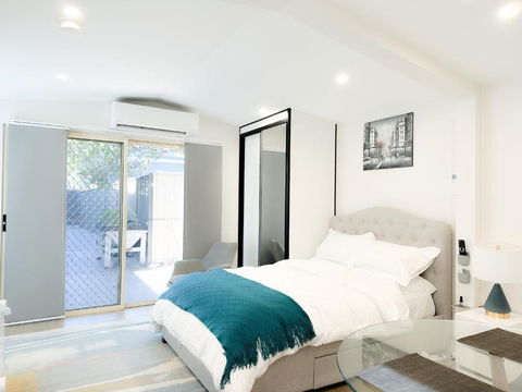 Private, Local Living Studio In Mascot, Airport - Accommodation Georgetown 0