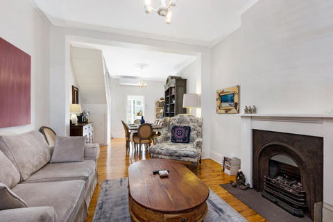 Pyrmont Self-Contained Terrace House (64 BUL) - Accommodation Georgetown 1