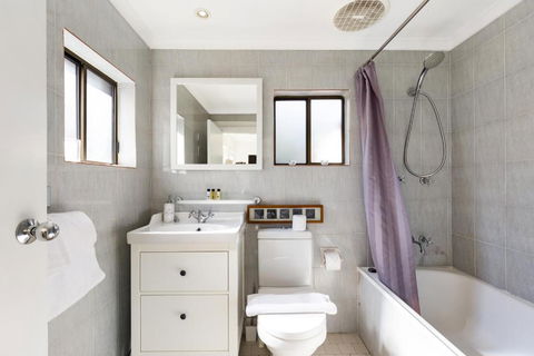 Pyrmont Self-Contained Terrace House (64 BUL) - Accommodation Georgetown 3