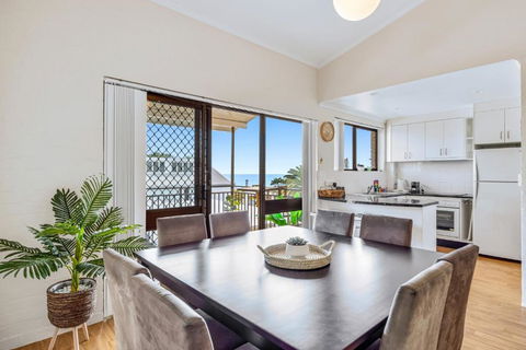 Quaint 2-Bed Beach Abode With Ocean Views - Accommodation Georgetown 0