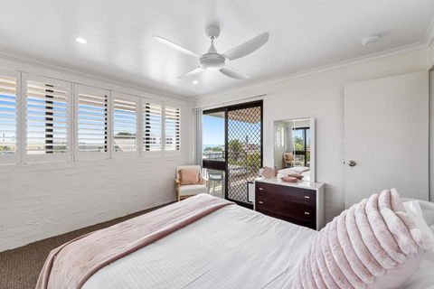 Quaint 2-Bed Beach Abode With Ocean Views - Accommodation Georgetown 3