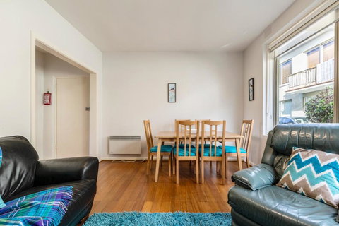 Quaint & Homey Ripponlea Flat - Accommodation Georgetown 2