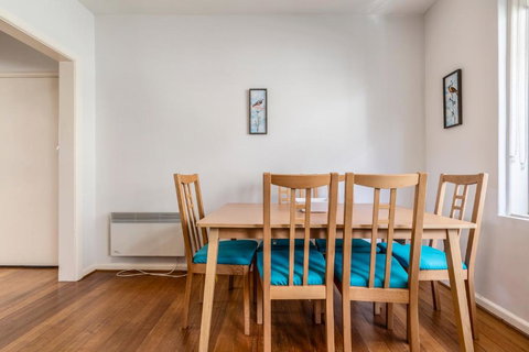 Quaint & Homey Ripponlea Flat - Accommodation Georgetown 3