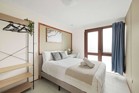 Quaint Double Room - Private Spot At Milperra - Shared Bathroom - Accommodation Georgetown 0