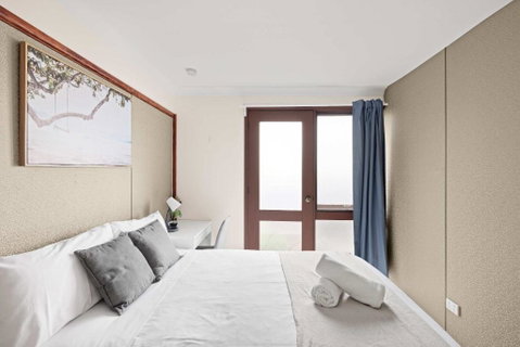 Quaint Double Room - Private Spot At Milperra - Shared Bathroom - Accommodation Georgetown 2