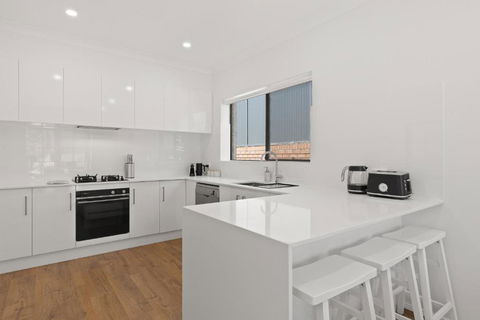 Quiet 2-Bed Retreat With Private Courtyard - Accommodation Georgetown 1